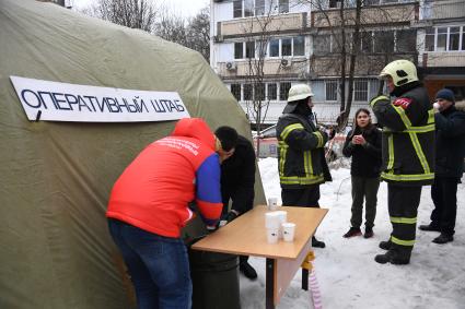 Химки. Оперативный штаб МЧС РФ у жилого дома на улице Зеленая, пострадавшего в результате взрыва бытового газа.