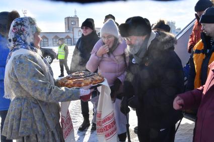 Нарьян-Мар. Встреча специального представителя президента РФ по международному сотрудничеству в Арктике и Антарктике Артура Чилингарова на на празднике весны.