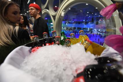 Москва. Зрители на фестивале Aqua Fest в Лужниках.
