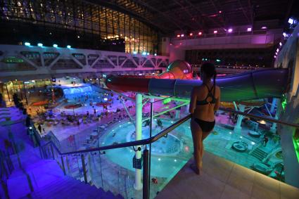 Москва. Посетители на фестивале Aqua Fest в Лужниках.