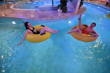 Москва. Посетители на фестивале Aqua Fest в Лужниках.
