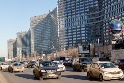 Москва. Автомобильное движение на Новом Арбате.