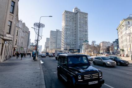 Москва. Автомобильное движение на Новом Арбате.