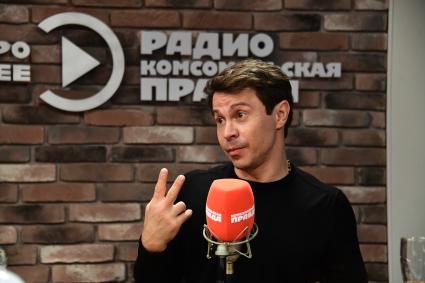 Москва. Актер Павел Деревянко на радиостанции `Комсомольская правда`.