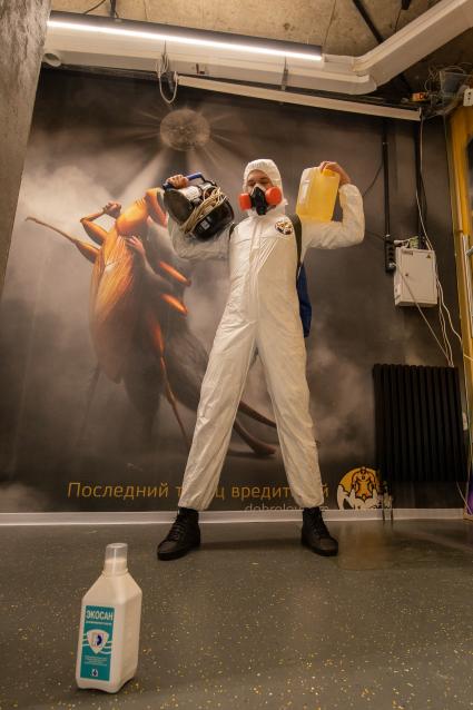 Москва. Корреспондент `Комсомольской правды` Андрей Абрамов устроился дезинфектором в период пандемии коронавируса COVID-19.