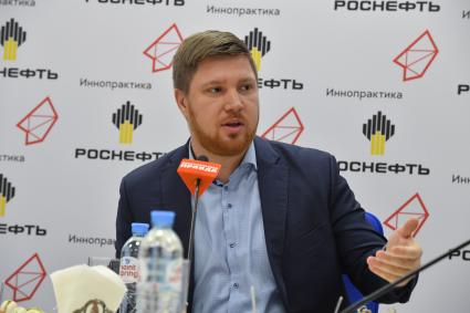 Москва. Руководитель проекта стратиграфического бурения ООО `РН-Эксплорейшн` Андрей Колюбакин во время пресс-конференции на тему `Арктические экспедиции Роснефти` в ИД `Комсомольская правда`.