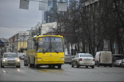 Екатеринбург. Школьный автобус начал доставлять детей в школу№55 из отдаленных районов города