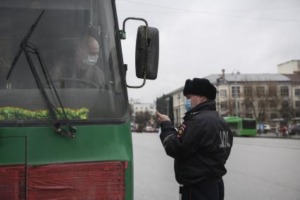 Екатеринбург. Рейд транспортной инспекции по соблюдению масочного режима в общественном транспорте