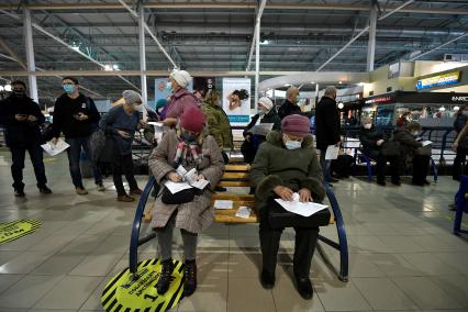 Екатеринбург. Открытие пункта вакцинации от COVID-19 в ТЦ \'Дирижабль\'