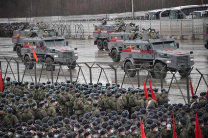 Алабино. Бронированный корпусной автомобиль (БКА)  Патруль во время первой совместной репетиции пеших расчетов, механизированных колонн и авиации на полигоне Алабино, приуроченной к участию в параде Победы 9 мая.