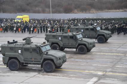 Алабино.  Военная техника во время первой совместной репетиции пеших расчетов, механизированных колонн и авиации на полигоне Алабино, приуроченной к участию в параде Победы 9 мая.