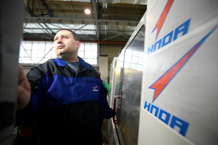 Екатеринбург. НПО \'Автоматика\'. Участок изготовления корпусов для блоков управления на странке с ЧПУ, для деталей и электроники, используемых в ступенях космических ракет \'Союз\'