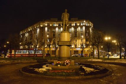 Санкт-Петербург. Памятник маршалу Леониду Говорову на площади Стачек.