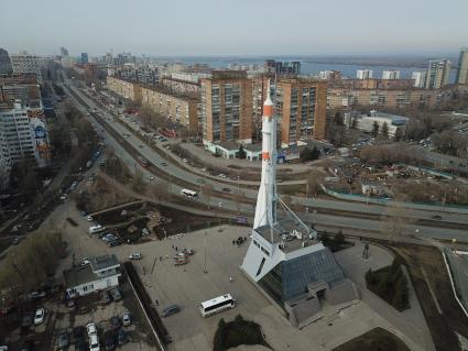 Самара. Ракета-носитель  `Союз`перед музеем `Самара космическая`.