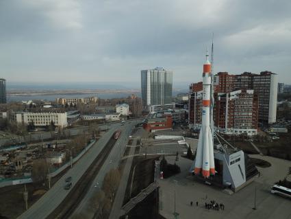 Самара. Ракета-носитель  `Союз`перед музеем `Самара космическая`.