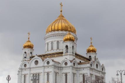 Москва.  Вид на храм Христа Спасителя.