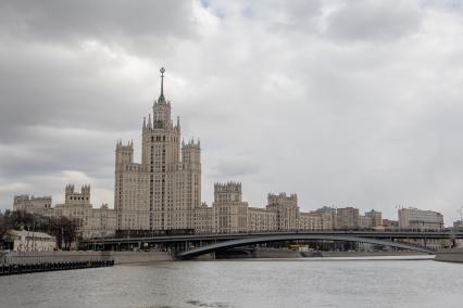 Москва.  Жилой дом на Котельнической набережной.