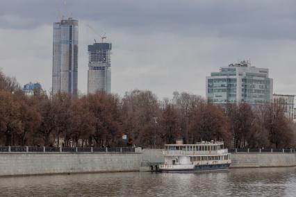 Москва.  Теплоход `Артурс` на Москве-реке.