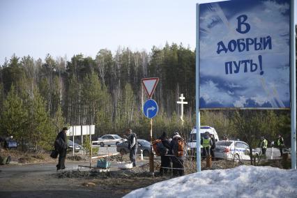 Свердловская область. Среднеуральский женский монастырь. Решением Верхнепышминского районного суда запрещено нахождение и проживание граждан на территории комплекса Среднеуральского женского монастыря. В ходе совместной спецоперации Полиции, судебных приставов, ОМОН, МЧС, с территории монастыря были выведены все граждане, проживавшие там