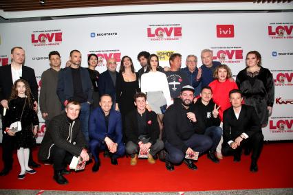 Кинотеатр КАРО ОКТЯБРЬ. Премьера фильма LOVE. 2021. Съемочная группа. На снимке: оператор фильма Марк Зисельсон, актеры Ирис Лебедева, Сабина Ахмедова, Ян Цапник, Юрий Стоянов, Сергей Светлаков, Елена Валюшкина, Наталья Паршенкова, Макар Запорожский, Анатолий Белый, Филипп Ершов, продюсер Давид Кочаров, актеры Тимур Батрутдинов и Стас Ярушин