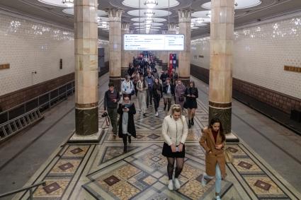 Москва. Во время на ночной экскурсии в Московском метрополитене.