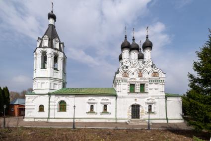 Московская облась, Домодедовский район. Вид на Знаменскую  церковь в Кузьминском.