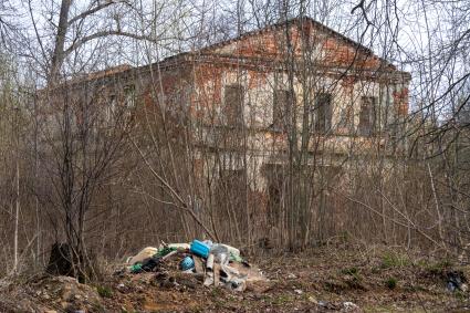 Московская облась, Домодедовский район. Вид на развалины усадьбы Кузьминское.