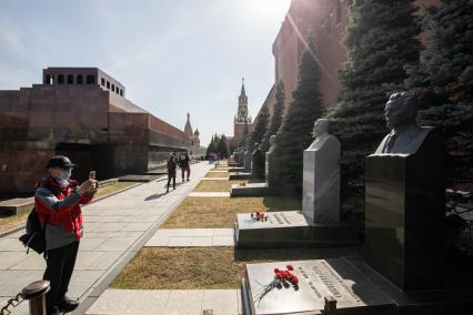 Москва. Некрополь у Кремлевской стены на Красной площади.