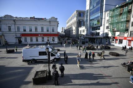 Екатеринбург. Сотрудники полиции готовятся к несогласованному шествию сторонников оппозиционера Алексея Навального