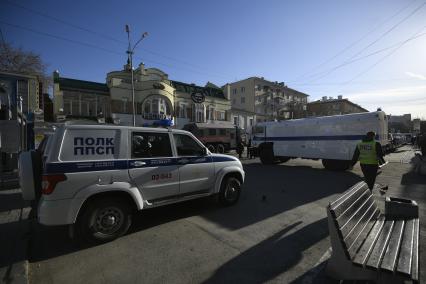 Екатеринбург. Сотрудники полиции готовятся к несогласованному шествию сторонников оппозиционера Алексея Навального