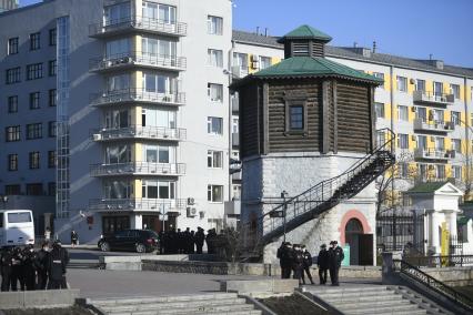 Екатеринбург. Сотрудники полиции готовятся к несогласованному шествию сторонников оппозиционера Алексея Навального