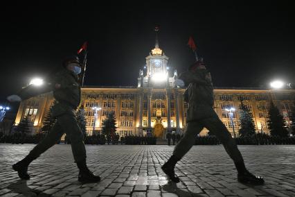 Екатеринбург. Первая ночная репетиция военного парада к дню Победы