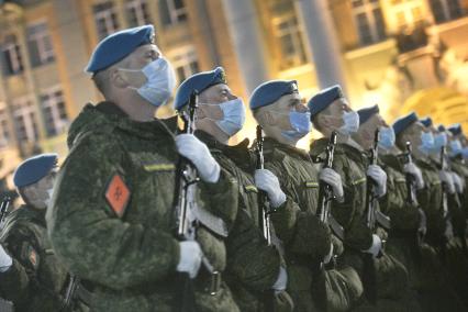 Екатеринбург. Первая ночная репетиция военного парада к дню Победы