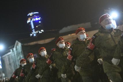 Екатеринбург. Первая ночная репетиция военного парада к дню Победы