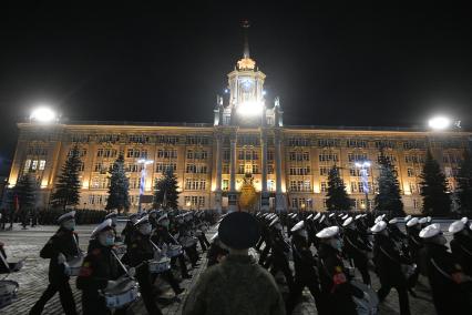 Екатеринбург. Первая ночная репетиция военного парада к дню Победы