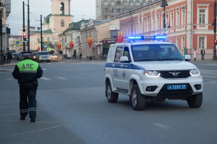 Пермь. Сотрудник ДПС во время дежурства на одной из улиц города.