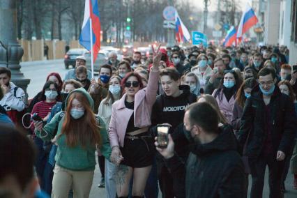 Пермь.  Участники несанкционированной акции в поддержку Алексея Навального.