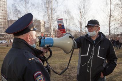 Пермь.  Участники несанкционированной акции в поддержку Алексея Навального.