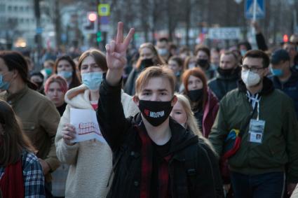 Пермь.  Участники несанкционированной акции в поддержку Алексея Навального.