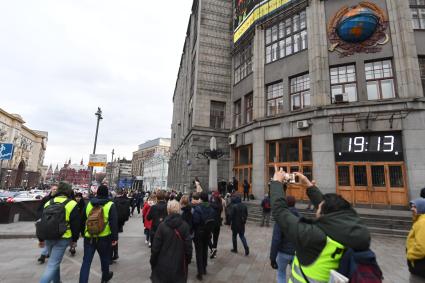 Москва.  Участники несанкционированной акции в поддержку Алексея Навального  на Тверской улице.