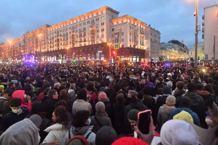 Москва. Участники несанкционированной  акции в поддержку Алексея Навального на Тверской улице.