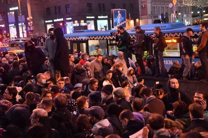 Москва. Участники несанкционированной  акции в поддержку Алексея Навального на Тверской улице.