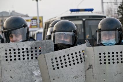 Барнаул. Сотрудники правоохранительных органов во время  несанкционированной акции в поддержку Алексея Навального.
