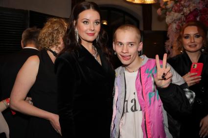 Ресторан MODUS. Ежегодная премия журнала MODA topical ПРОРЫВ ГОДА 2021. На снимке: главный редактор журнала MODA TOPICAL, телеведущая Оксана Федорова и блогер, певец, музыкант Даня Милохин