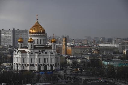 Москва. Вид на храм Христа Спасителя.