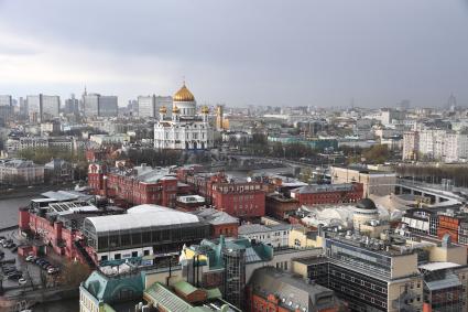 Москва. Вид на храм Христа Спасителя.