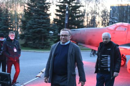 Москва. ММКФ. Продюсер Игорь Угольников перед премьерой фильма `Девятаев` у кинотеатра `Поклонка`.