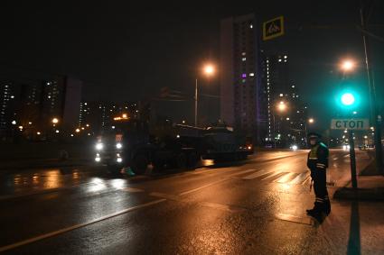 Москва.  Военная техника  во время передислокации с военного полигона `Алабино` для участия в параде Победы на Красной площади.