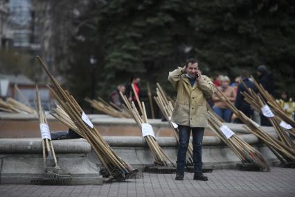 Екатеринбург. Сотрудники администрации города Екатеринбурга вышли на общегородской субботник в Дендрологический парк