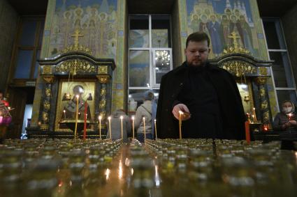 Екатеринбург. Пасхальное богослужения в Свято-Троицком соборе